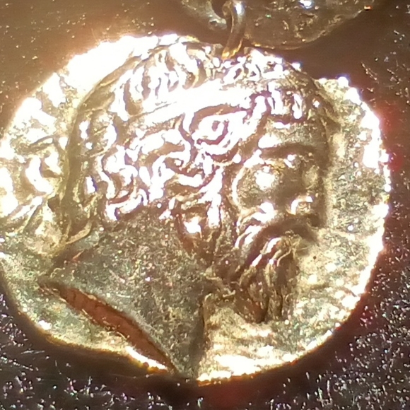 🏛️ Vintage Goldtoned Greco-Roman Head Pierced Dangle Earrings - Picture 13 of 14